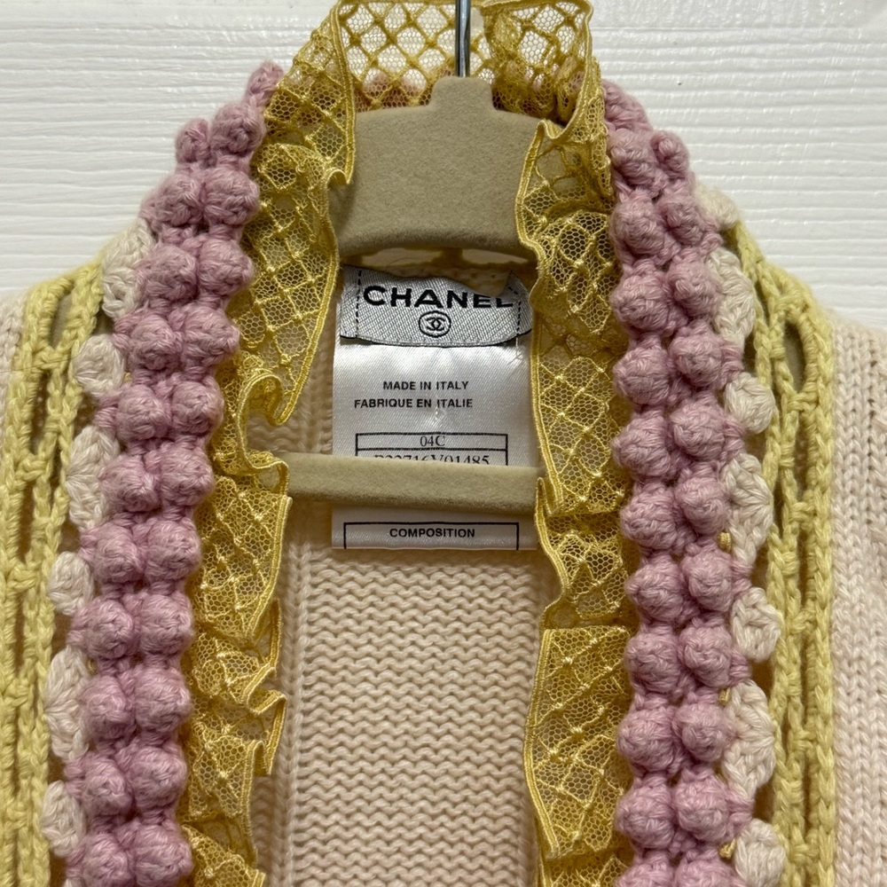 Authentic CHANEL Cream Cashmere Cardigan Sweater Size 38 - Picture 5 of 16